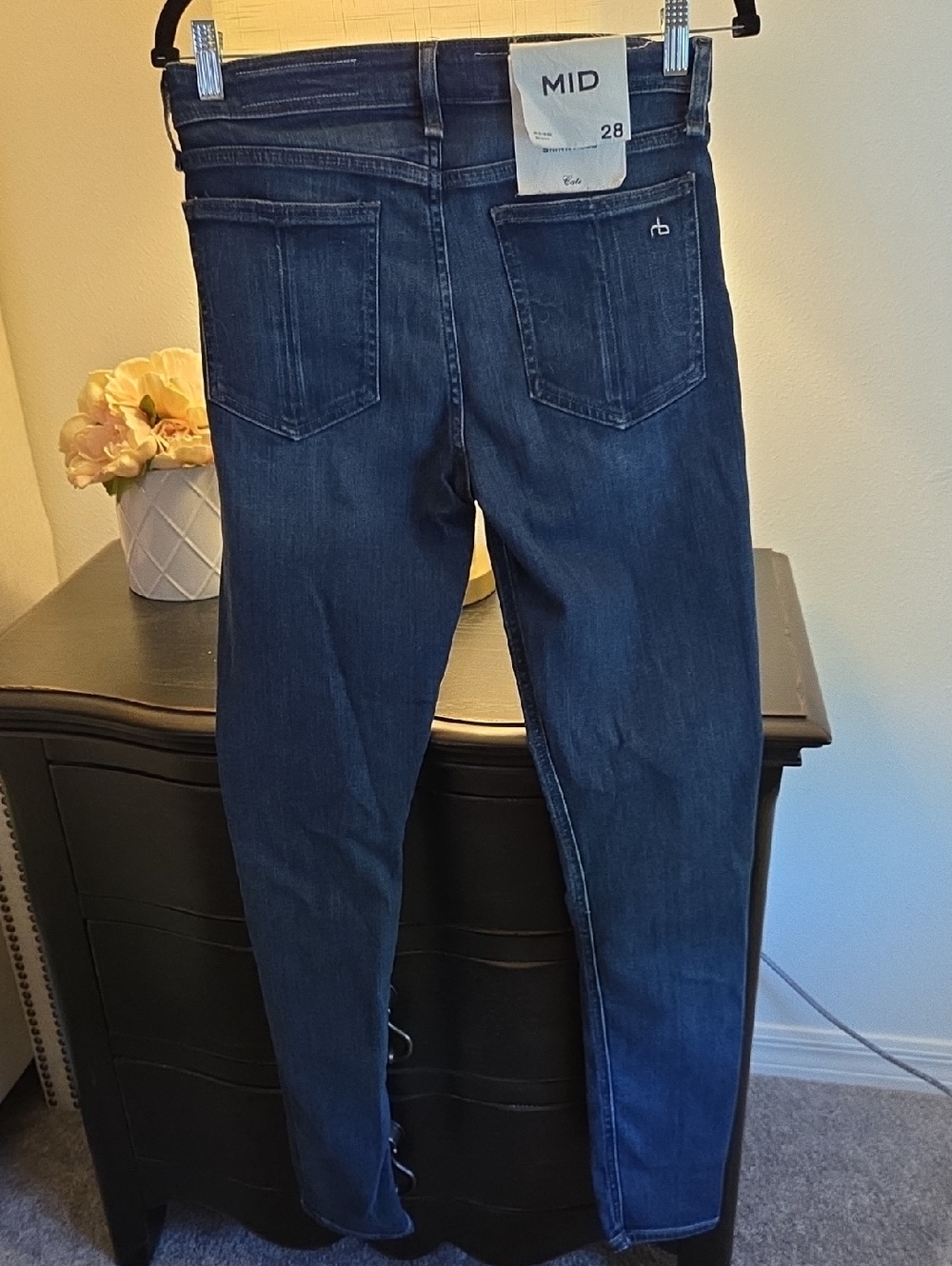 Rag & Bone Cate Mid-Rise Skinny jeans. Size 28